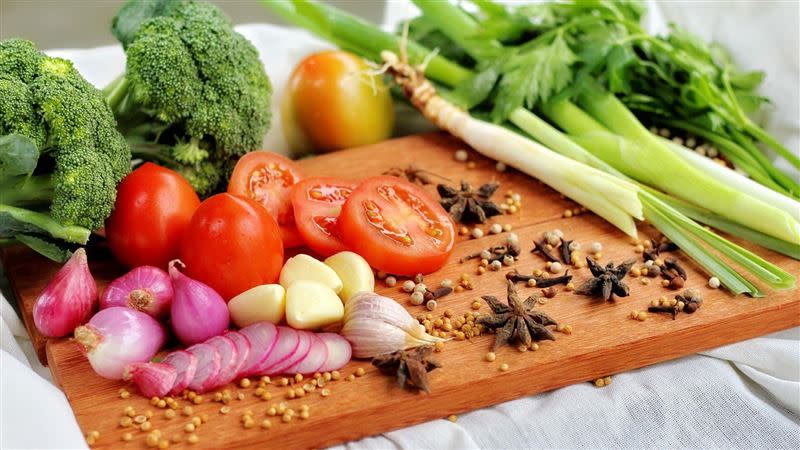 攝取足夠蔬果也是提升免疫力的方法。（圖／翻攝自pixabay）