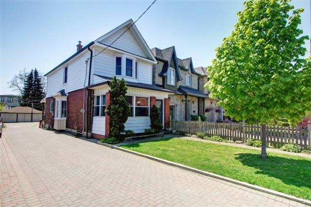 <p><a rel="nofollow noopener" href="https://www.zoocasa.com/toronto-on-real-estate/5312319-163-woodville-ave-toronto-on-m4j2r4-e4135257" target="_blank" data-ylk="slk:163 Woodville Ave., Toronto, Ont.;elm:context_link;itc:0;sec:content-canvas" class="link ">163 Woodville Ave., Toronto, Ont.</a><br> Location: Toronto, Ontario<br> List Price: $998,900<br> (Photo: Zoocasa) </p>