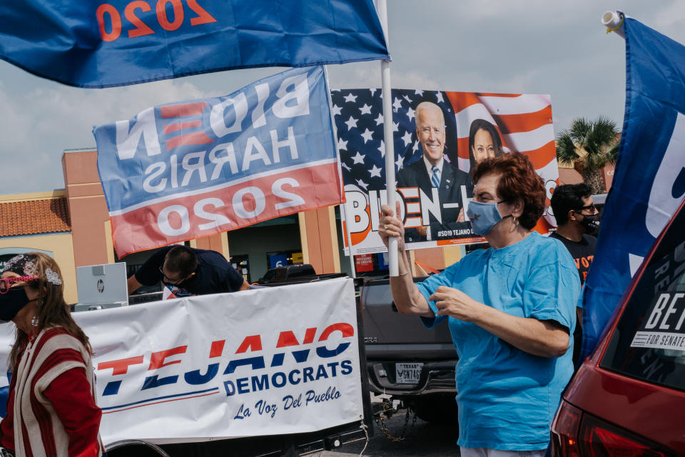 Un mitin de Biden y Harris en San Antonio el mes pasado. Tanto la campaña de Biden como la de Trump están buscando particularmente a los votantes latinos en los estados pendulares como Arizona y Florida. (Christopher Lee para The New York Times)