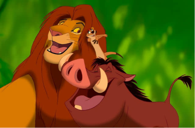 No hace falta ser científico para saber que Simba nunca habría podido ser amigo de Timón y Pumba fuera de la ficción. ¡Se los habría comido antes de forjar una amistad! (Foto: Walt Disney Pictures).