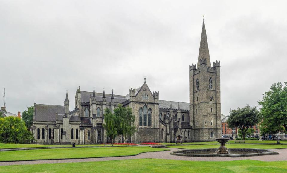 Exterior de la Catedral de San Patricio en Dublín, Irlanda.