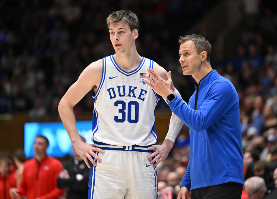 Duke's Kyle Filipowski and Jon Scheyer will enter the new season with championship expectations. (Grant Halverson/Getty Images)