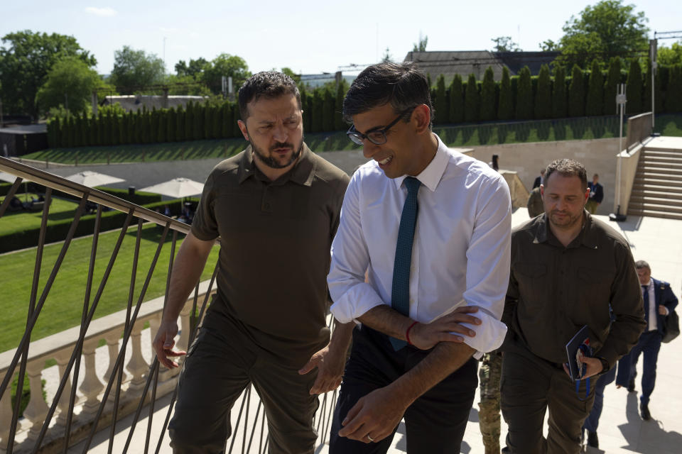 British Prime Minister Rishi Sunak, left, chats with Ukraine's President Volodymyr Zelenskyy ahead of a bilateral meeting at the European Political Community (EPC) Summit in Bulboaca, near Chisinau, Moldova, Thursday, June 1, 2023. (Carl Court, Pool via AP)