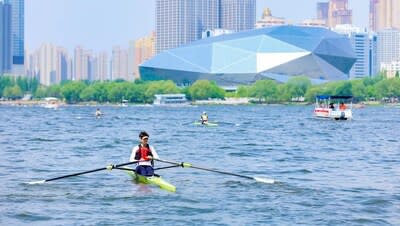 第七届中国大学生赛艇锦标赛在沉阳东北部开赛。 中国 5 月 12 日。(PRNewsfoto/Xinhua Silk Road)
