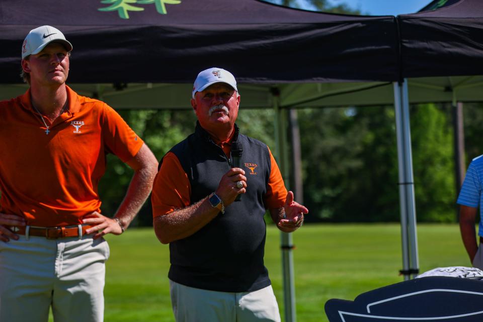 El entrenador de golf de Texas, John Fields, tiene a su equipo de regreso en el Campeonato de la NCAA, pero también tiene una visión para el futuro del golf. Quiere que el campo Omni La Costa North se convierta en la versión de golf universitario de la celebración anual de la Serie Mundial Universitaria en Omaha, Nebraska.