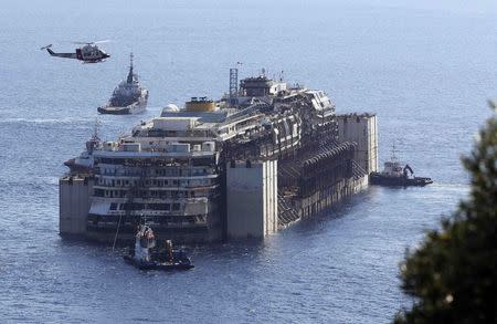 Tugboats push cruise liner Costa Concordia anticlockwise during its refloat operation maneuvers at Giglio Island July 23, 2014. REUTERS/ Alessandro Bianchi