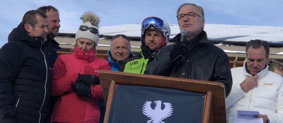 Dominique Marcel (micro en main), directeur général de la Compagnie des Alpes, à Serre-Chevalier.
