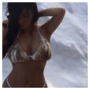 Wer ist denn dieser heiße Schneehase? Kim Kardashian schlüpfte im Januar 2015 in einen knappen Pelz-Bikini und teilte die Bilder gleich mit ihren Instagram-Followern. Ein Bild im "furkini" hat sie mit den Worten "Baby, es ist kalt draußen ..." versehen – verständlich, bei so wenig Stoff. (Bild-Copyright: Instagram/kimkardashian)