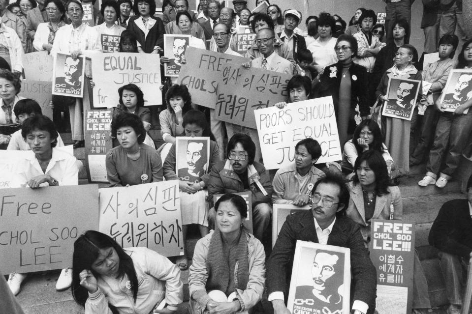 Chol Soo Lee's supporters gather at the Hall of Justice in San Francisco in 1982. (Jerry Telfer / San Francisco Chronicle via Getty Images)