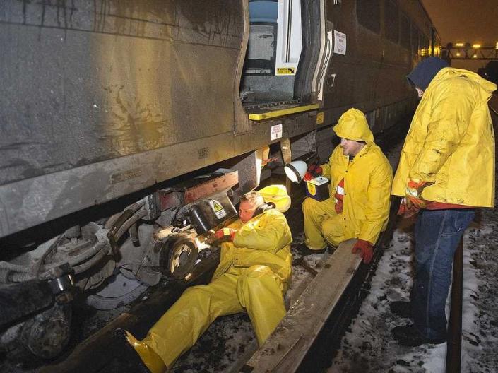 mta long island railroad lirr train derail repairs rego park queens