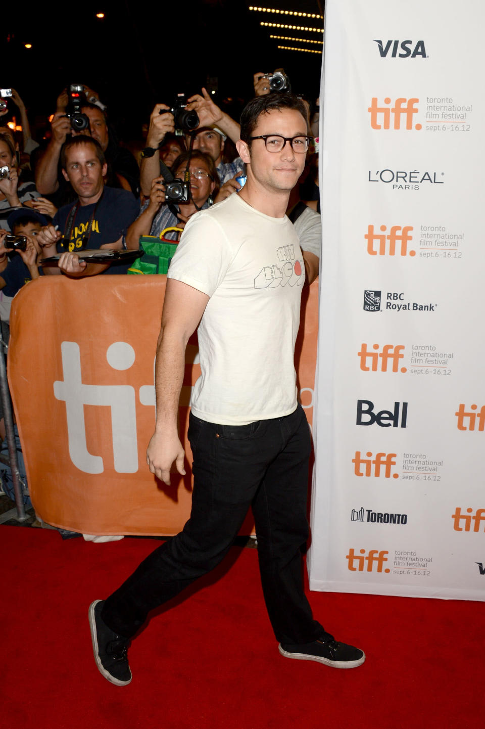 WORST: We realize Joseph Gordon-Levitt already dressed up in a suit for the premiere of his TIFF film, "Looper," on Sept. 6. But still, he couldn't have put in a little bit of effort for "The Master"? We love dudes in T-shirts and sneakers, but this is a big-deal even, Joe!