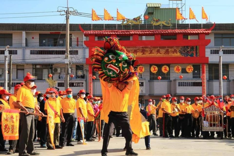 雲林六房五股民俗陣頭大會師，十八個庄頭武館拚搏尬陣。（記者陳正芬攝）