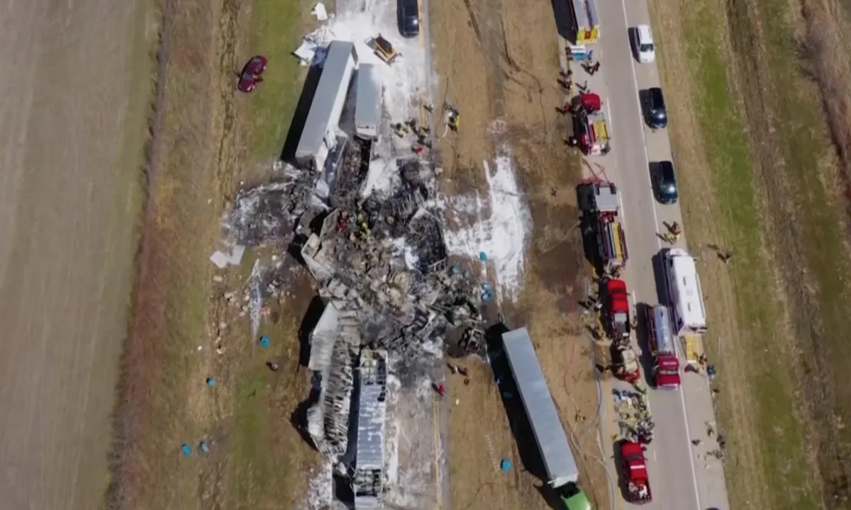 6th person dies from pileups on foggy Missouri interstate