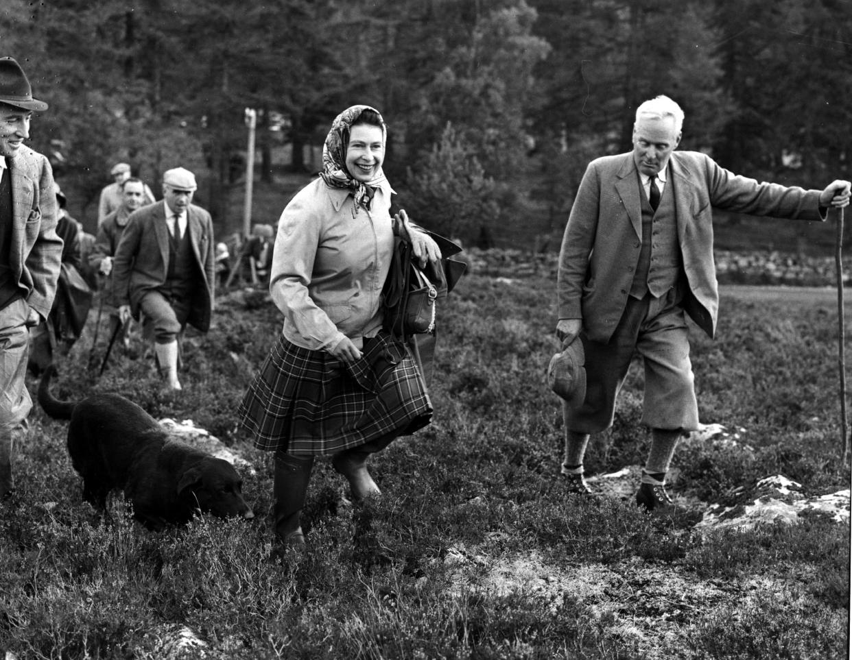 6th October 1967:  Queen Elizabeth II with her dog 'Wren' at the Open Stake Retriever Trials at Balmoral.  (Photo by Central Press/Getty Images)