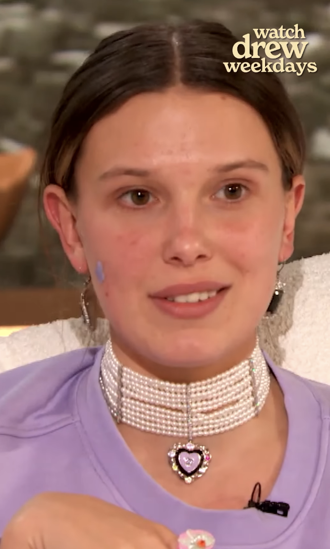 Close-up of Millie on the show