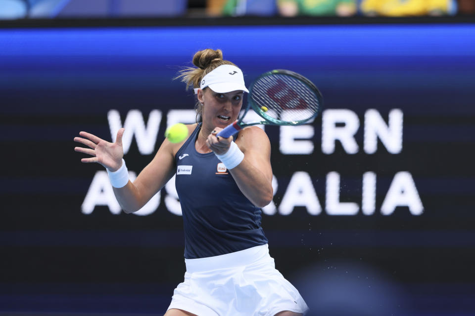 Beatriz Haddad Maia of Brazil hits a forehand shot to Iga Swiatek of Poland during the United Cup tennis tournament in Perth, Australia, Saturday, Dec. 30, 2023. (AP Photo/Trevor Collens)