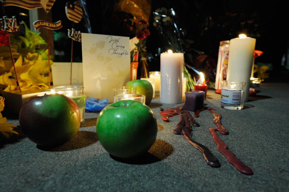 Americans Mourn Passing Of Apple Co-Founder Steve Jobs