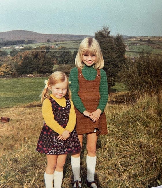 tess-daly-childhood-sister