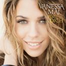"Schaut her, so sehe ich aus!": Das Gesicht von Vanessa Mai kennt inzwischen (fast) jeder, und das auch dank Albumcovern wie diesem hier. 2016 veröffentlichte sie "Für Dich" - was für ein Geschenk. (Bild: Sony Music)