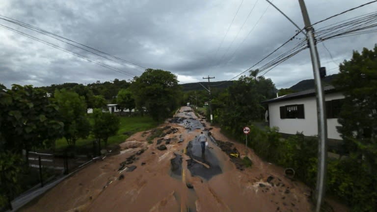 Vista aérea de una carretera inundada después de fuertes lluvias en la localidad de Encantado, Rio Grande do Sul, Brasil, el 30 de abril de 2024 (Gustavo Ghisleni)
