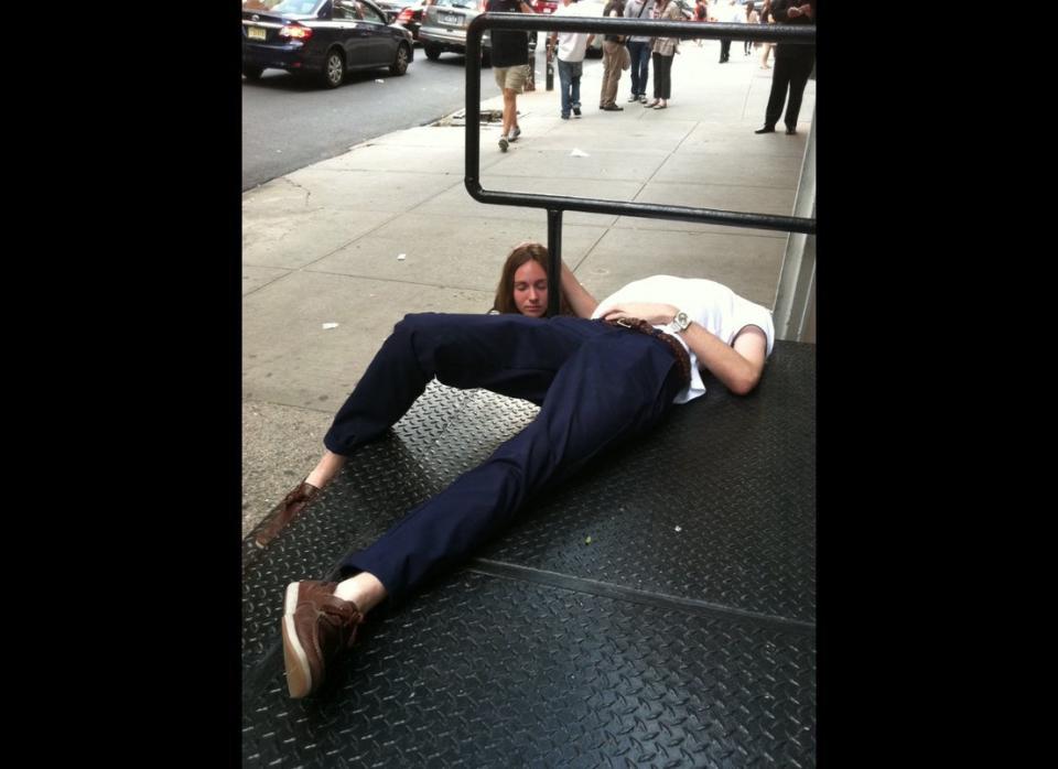 via <a href="http://www.buzzfeed.com/mjs538/horsemaning-the-new-planking" target="_hplink">Buzzfeed</a>