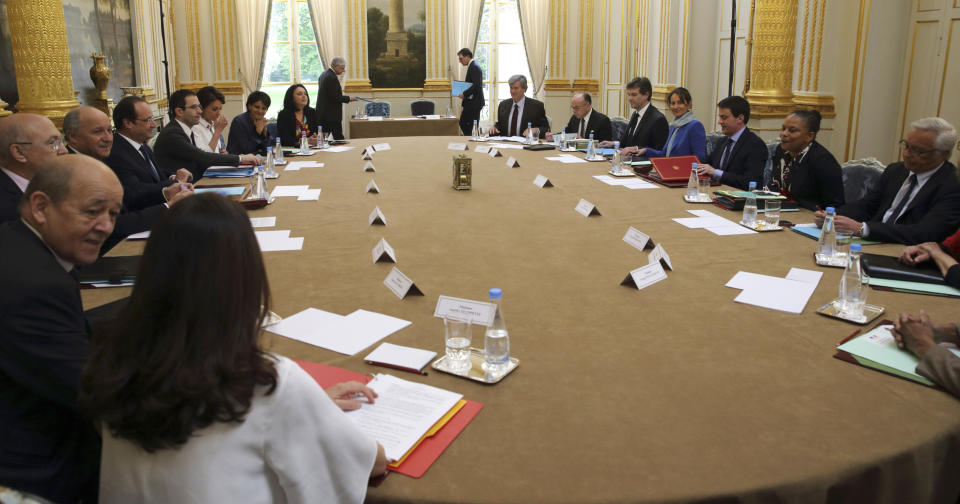 French President Francois Hollande, fifth from the left; chairs the first cabinet meeting after the municipal elections at the Elysee Palace in Paris, Friday, April 4, 2014. Hollande shook up the government this week after his Socialist Party suffered an electoral defeat in nationwide municipal elections. Among two new faces in the Cabinet is Segolene Royal, fourth from the right, a longtime politician and mother of Hollande's children, as environment and energy minister. (AP Photo/Philippe Wojazer, Pool)