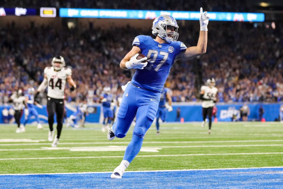 Detroit Lions tight end Sam LaPorta (87) makes a catch for a touchdown against Atlanta Falcons during the first half at Ford Field in Detroit on Sunday, Sept. 24, 2023.