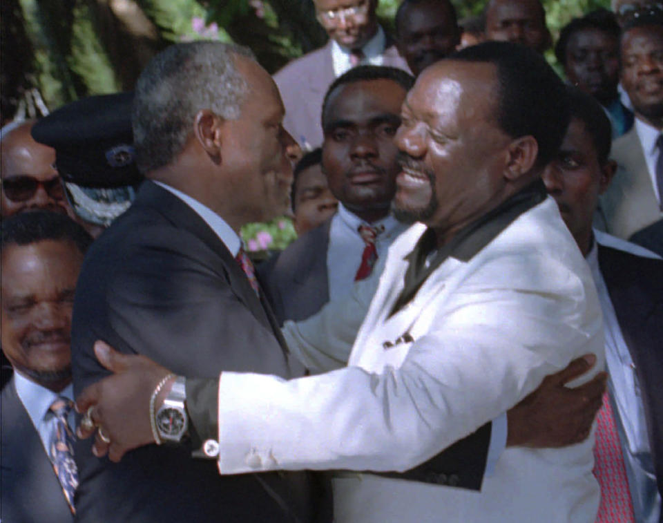 CAPTION CORRECTS AGE - FILE - Angolan President Jose Eduardo dos Santos, left, embraces rebel UNITA leader Jonas Savimbi after a peace summit in Lusaka, Zambia, Saturday, May 6, 1995. Former Angolan president Jose Eduardo dos Santos has died in a clinic in Barcelona, Spain after an illness, the Angolan government said. He was 79 years old and died following a long illness, the government said Friday, July 8, 2022 in an announcement on its Facebook page. (AP Photo/John Moore, File)