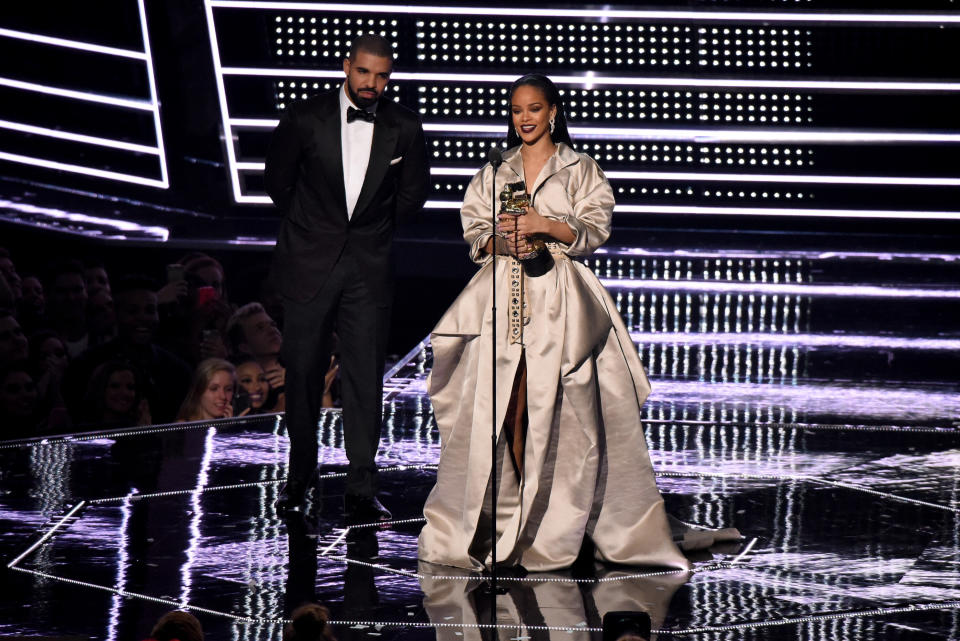 Rihanna accepting the award from Drake during VMA 2016