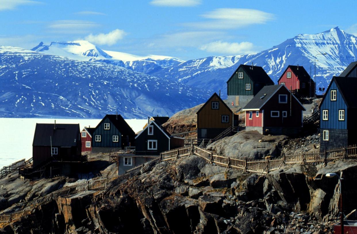 Reise, Grönland, Europa, Häuser, Insel, Uummannaq, Arktis, (Photo by Peter Bischoff/Getty Images)