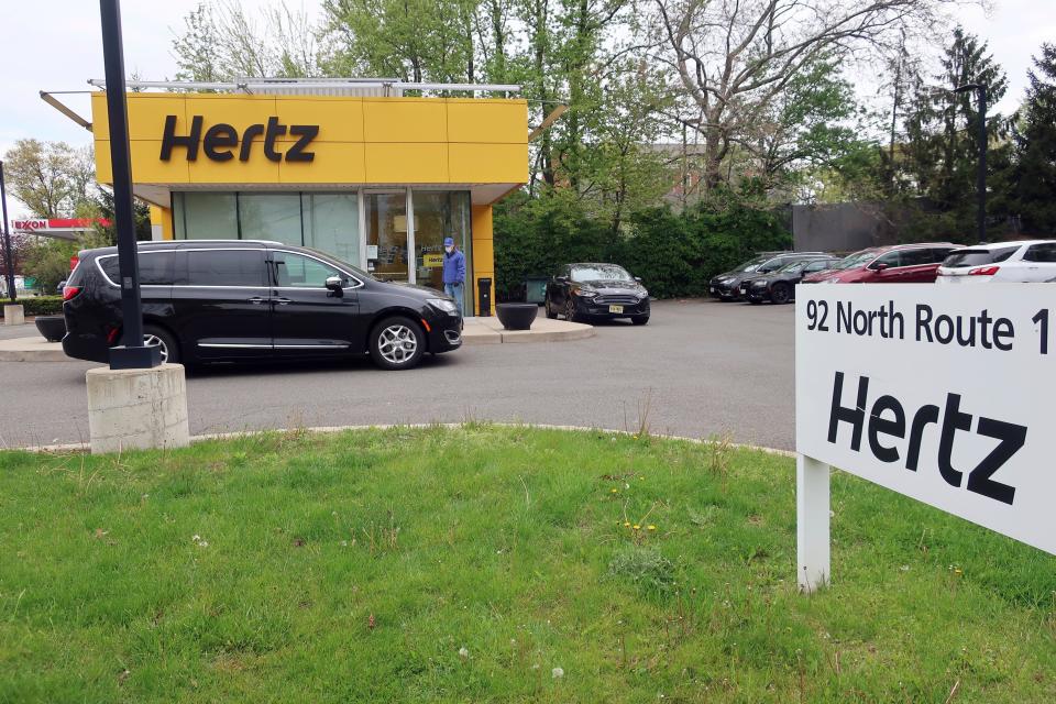 Hertz rental car is accused by hundreds of making false police reports.