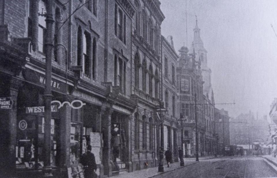 Worcester News: St Nicholas Street, Worcester, looking towards The Cross in 1910