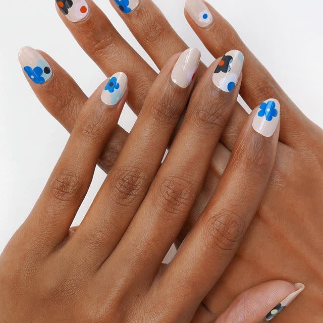 7) These Floral Gel Nails