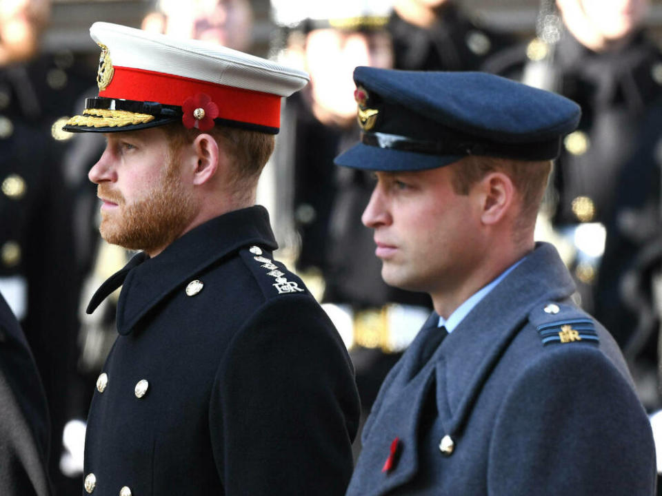 Prinz Harry (li.) und Prinz William werden zur Trauerfeier für Prinz Philip wohl keine Uniformen tragen. (Bild: imago images/PA Images)