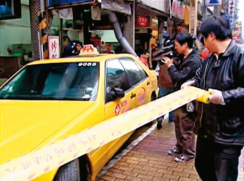 警方在陳姓男子開的計程車上，採集到死者的頭髮等證物。（東森新聞提供）