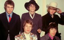 Auch (Von links) Charlie Watts, Mick Jagger, Keith Richards, Brian Jones und Bill Wyman verloren - obwohl die Band bis heute existiert - den in den 60er-Jahren von vielen Fans ausgerufenen "Kampf" gegen die Beatles: Geschätzt 200 Millionen Tonträger verkauften die Rolling Stones bis heute. (Bild: Michael Ochs Archives/Getty Images)