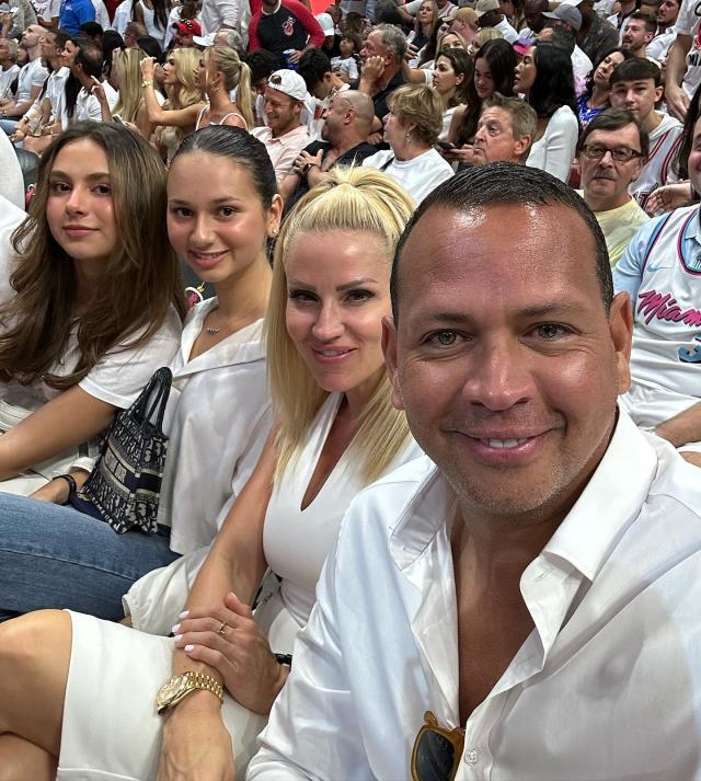 Alex Rodriguez says he would never abandon his daughters