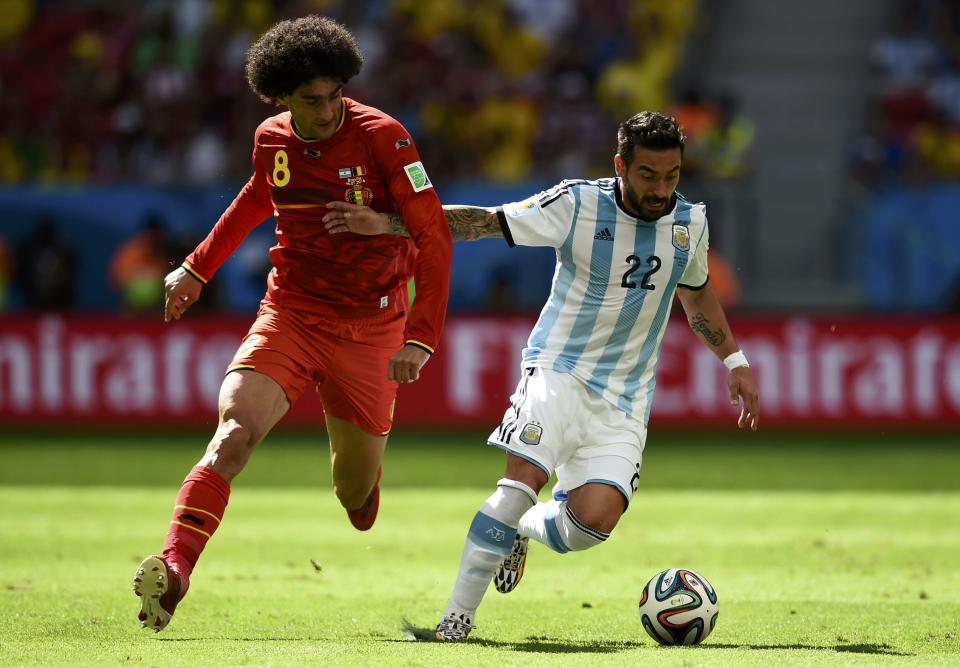 Belgium's Marouane Fellaini (L) and Argentina's Ezequiel Lavezzi fight for the ball during their 2014 World Cup quarter-finals at the Brasilia national stadium in Brasilia July 5, 2014. REUTERS/Dylan Martinez