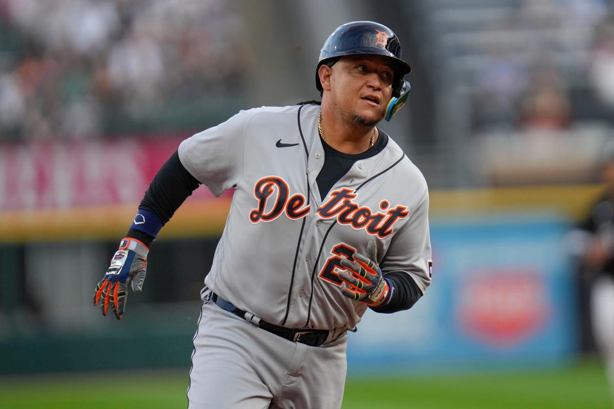 Miguel Cabrera leads Detroit Tigers to 10-0 win over White Sox with four-hit performance