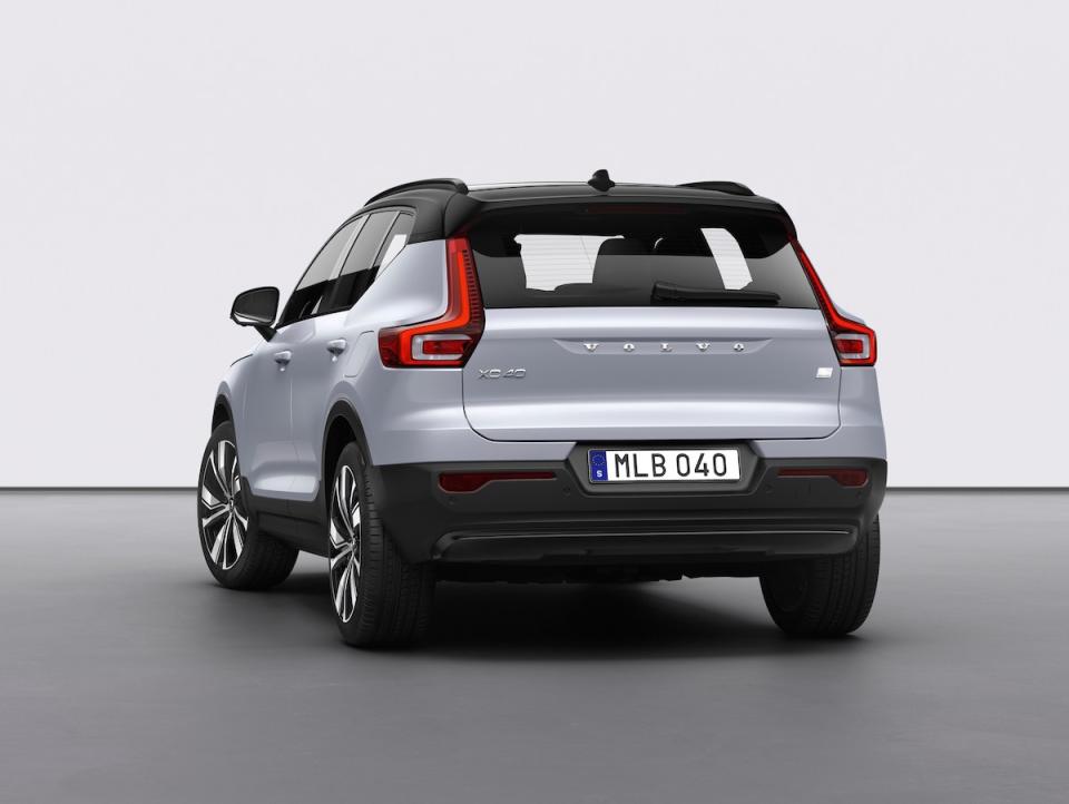 259194_Volvo_XC40_Recharge_P8_AWD_in_Glacier_Silver.jpg