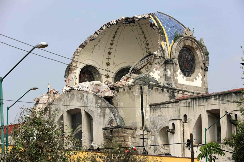 <p>CIUDAD DE MÉXICO Earthquake/Terremoto-CDMX.- 25 de septiembre de 2017. Vista desde el exterior de la iglesia de Nuestra Señora de los Ángeles ubicada en la colonia Guerrero, delegación Cuauhtémoc, donde se observa el desprendimiento de una parte de la cúpula tras el terremoto que cimbró a esta capital el pasado 19 de septiembre. Foto: Agencia EL UNIVERSAL/Lucía Godínez/EVZ </p>