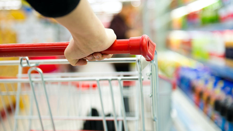 Las ventas en los supermercados cayeron con fuerza en febrero por el impacto de la inflación