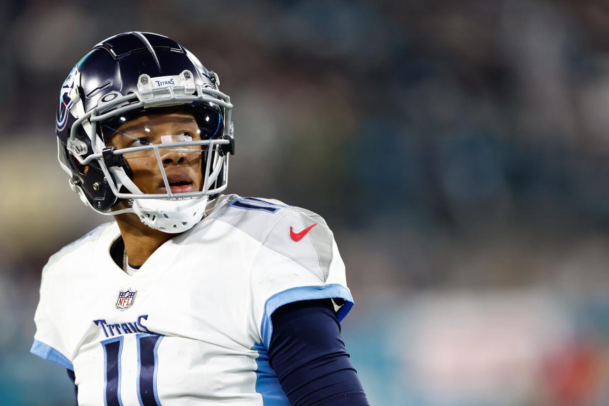 Titans starting Dobbs at QB vs. Jaguars with playoff hopes on the line