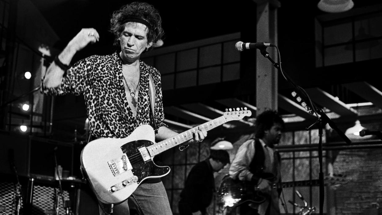  Keith Richards and The Expensive Winos perform onstage at WTTW TV studios for a production of Center Stage in Chicago, Illinois, USA on December 28, 1992. (Photo by Stacia Timonere/Getty Images). 