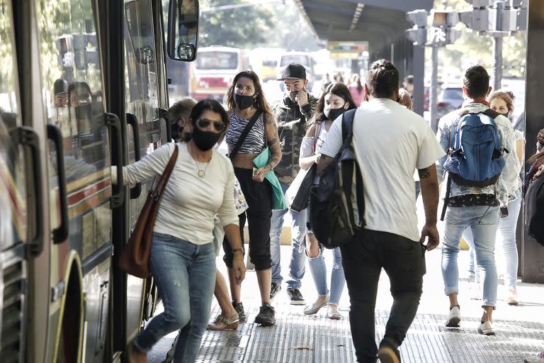 SOCIEDAD recorrido por la ciudad para ver como se viaja en el transporte publico Retiro