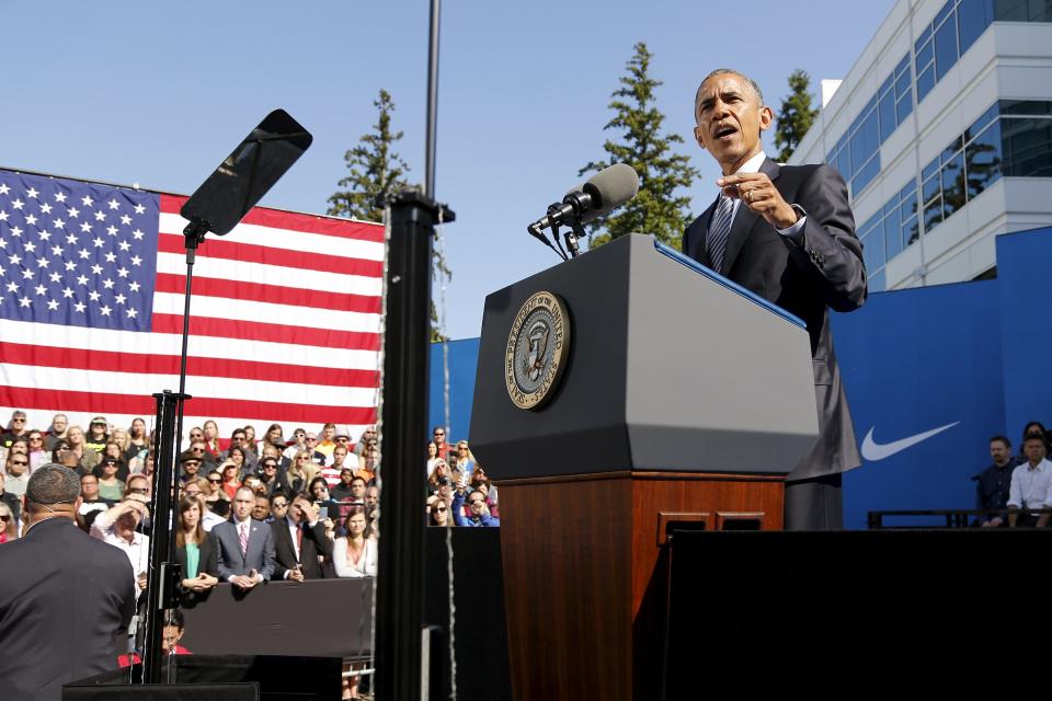 U.S. President Barack Obama delivers remarks on trade at Nike's corporate headquarters in Beaverton, Oregon May 8, 2015. Sports shoe maker Nike Inc put its weight behind Obama's push for a trade deal with Asian countries on Friday with a promise to create up to 10,000 U.S.-based manufacturing jobs if the pact is approved. REUTERS/Jonathan Ernst