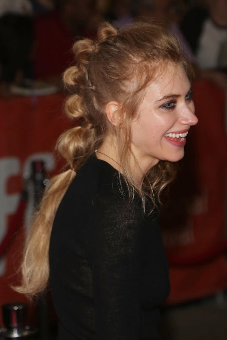 She also styled her hair in a really cool ponytail that kind of reminded us of a dinosaur – in the best possible way.