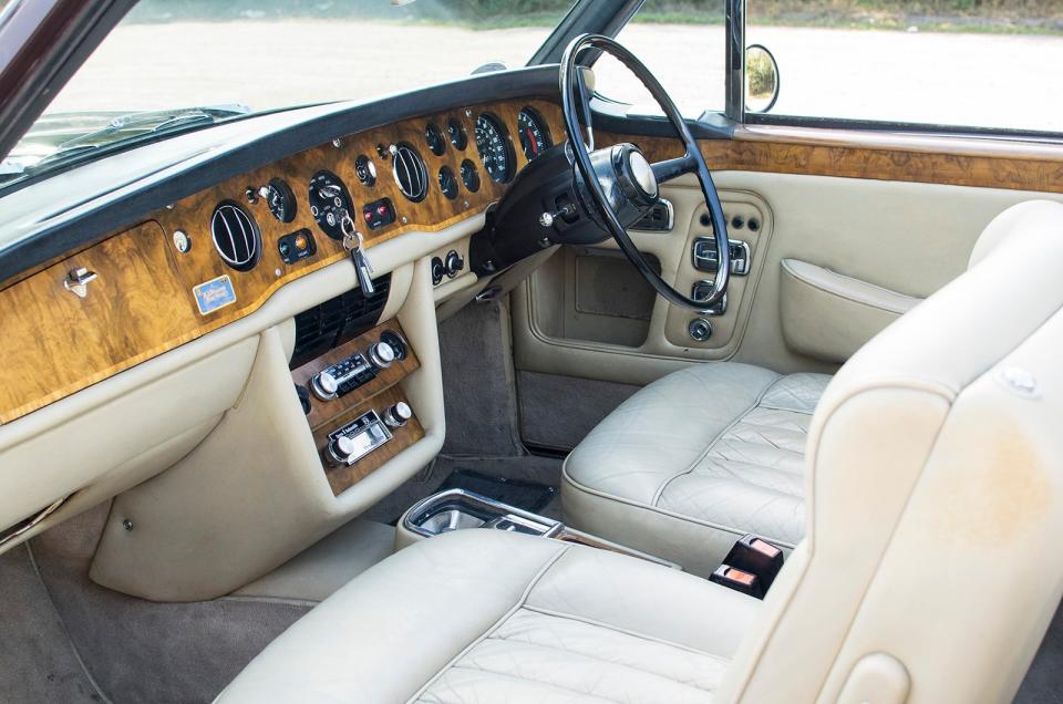 <p><strong>Wood, leather, chrome and more wood</strong> is the recipe for nearly every Rolls-Royce dash, even today. The Corniche’s design is like the Silver Shadow’s but modernised slightly. A cruise control switch was fitted to the dash, as was a rev counter. Sun shining and top down, the Corniche’s chrome switchgear and walnut trim made quite the statement, and it still does.</p>