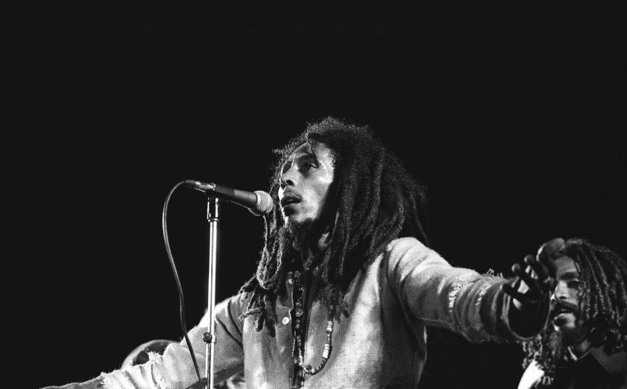 (MANDATORY CREDIT Ebet Roberts/Getty Images) JAMAICA - APRIL 22:  Photo of Bob MARLEY; Bob Marley performing live on stage at the One Love Peace concert at the National Stadium, Kingston  (Photo by Ebet Roberts/Redferns)