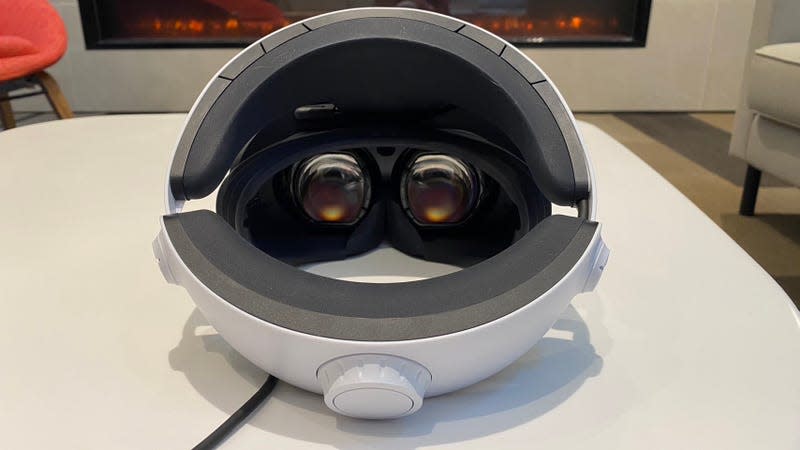 A look at the PSVR 2's lenses